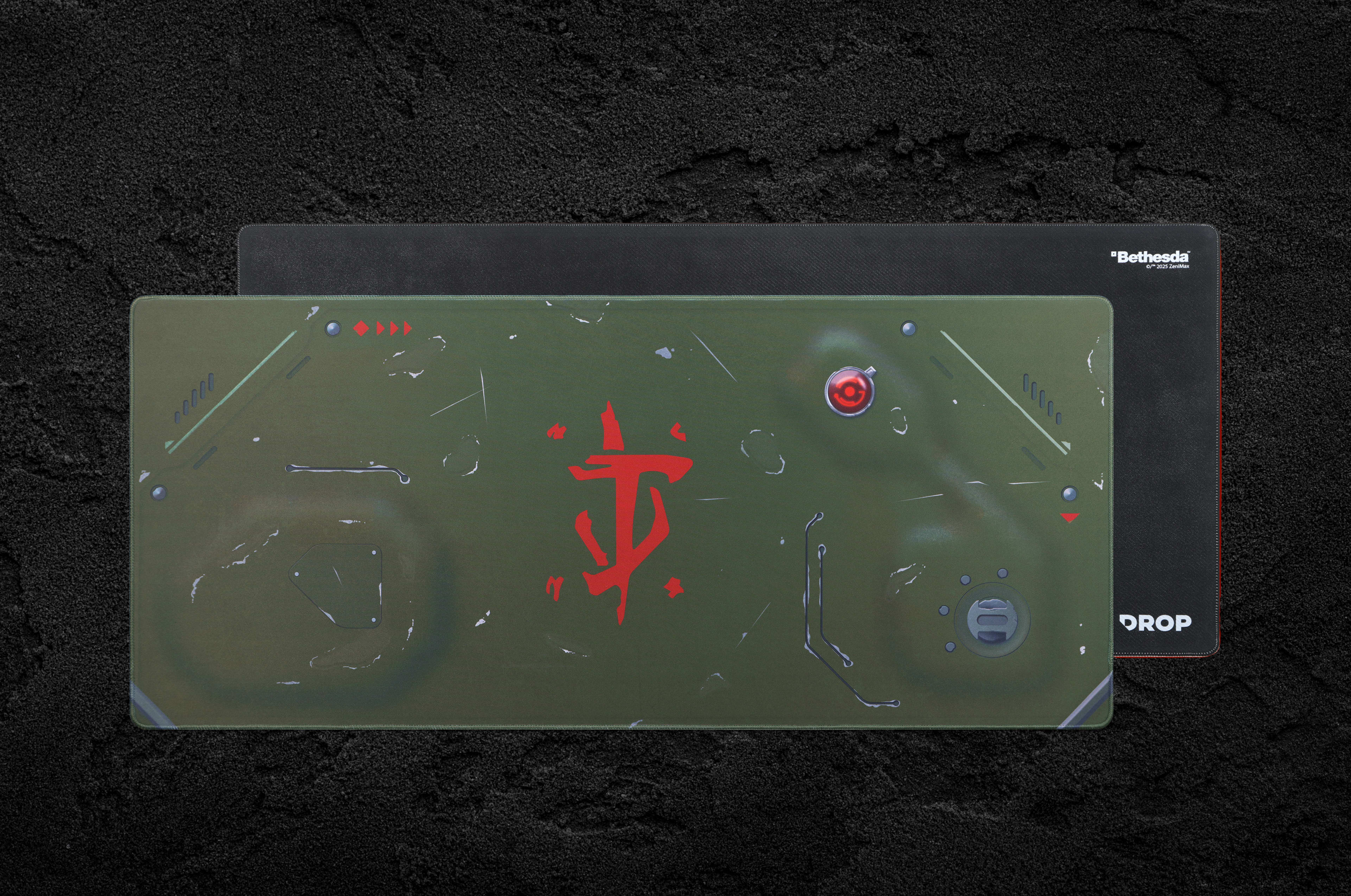 Drop + DOOM：The Dark Ages デスクマット