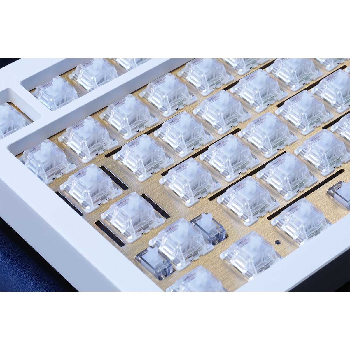 Corsair Drop Holy Panda X Clear Mechanical Switches, Tactile, 3-Pin, 35 Pack (MDX-36770-1) — фото 2