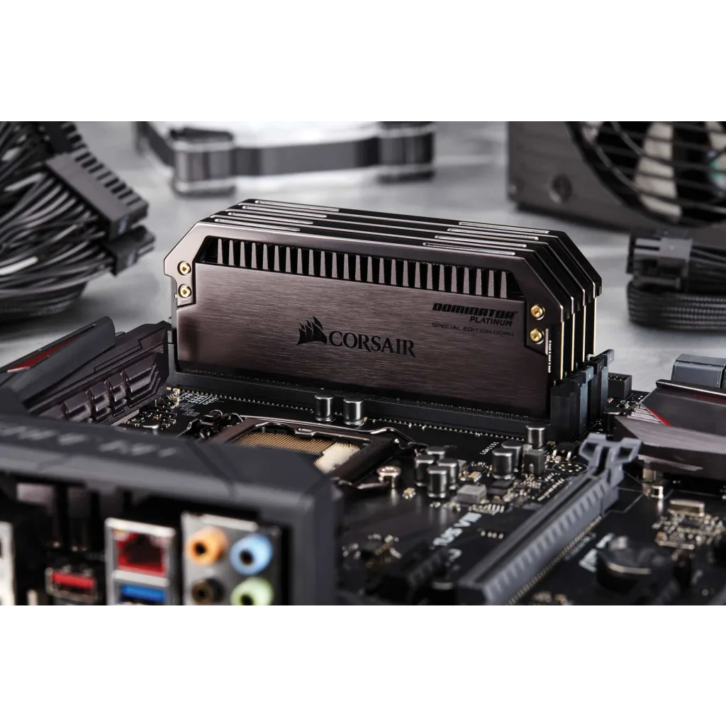 DOMINATOR® PLATINUM Special Edition 32GB (2 x 16GB) DDR4