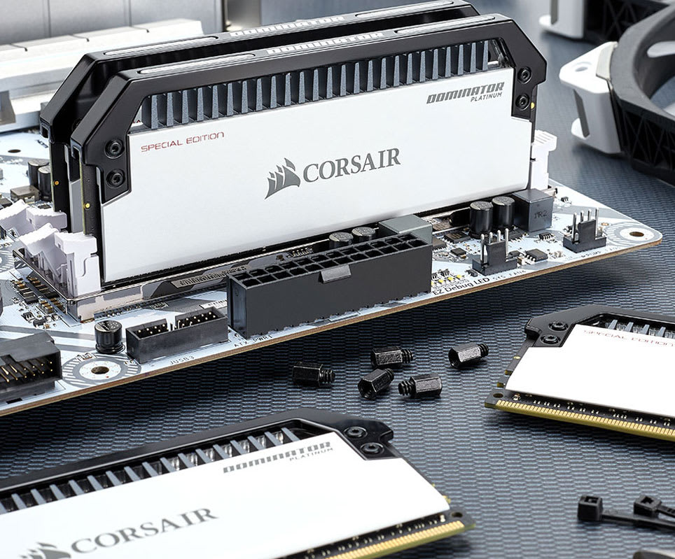 DOMINATOR® PLATINUM Special Edition CONTRAST 32GB (4x8GB) DDR4