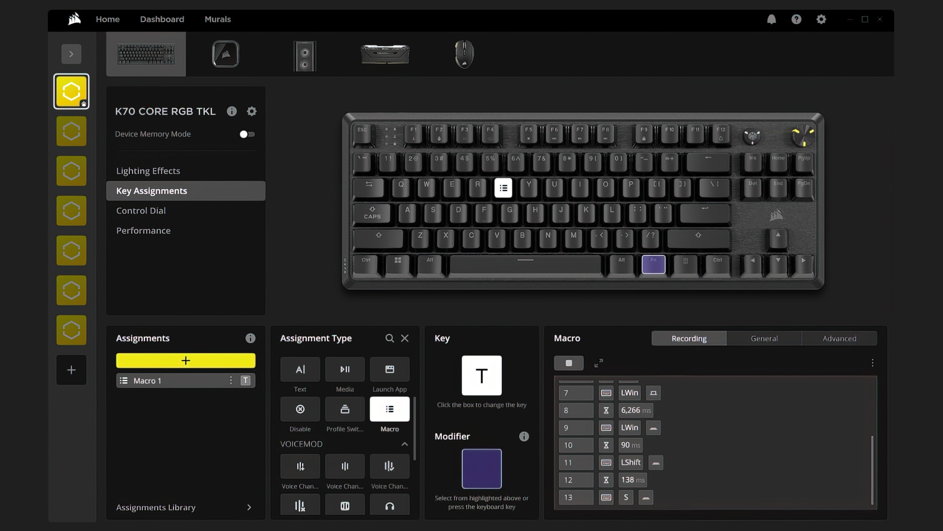 Software iCUE exibindo o teclado K70 CORE TKL com painel de Atribuições de Teclas aberto para programar macros