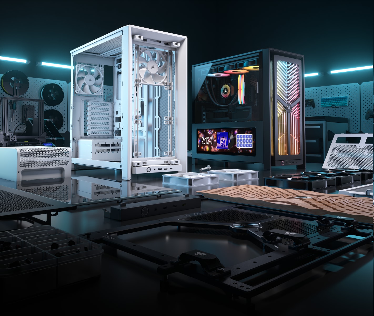 Três gabinetes CORSAIR FRAME 4000 exibidos em uma cena de estúdio dramática, promovendo o configurador FRAME 4000